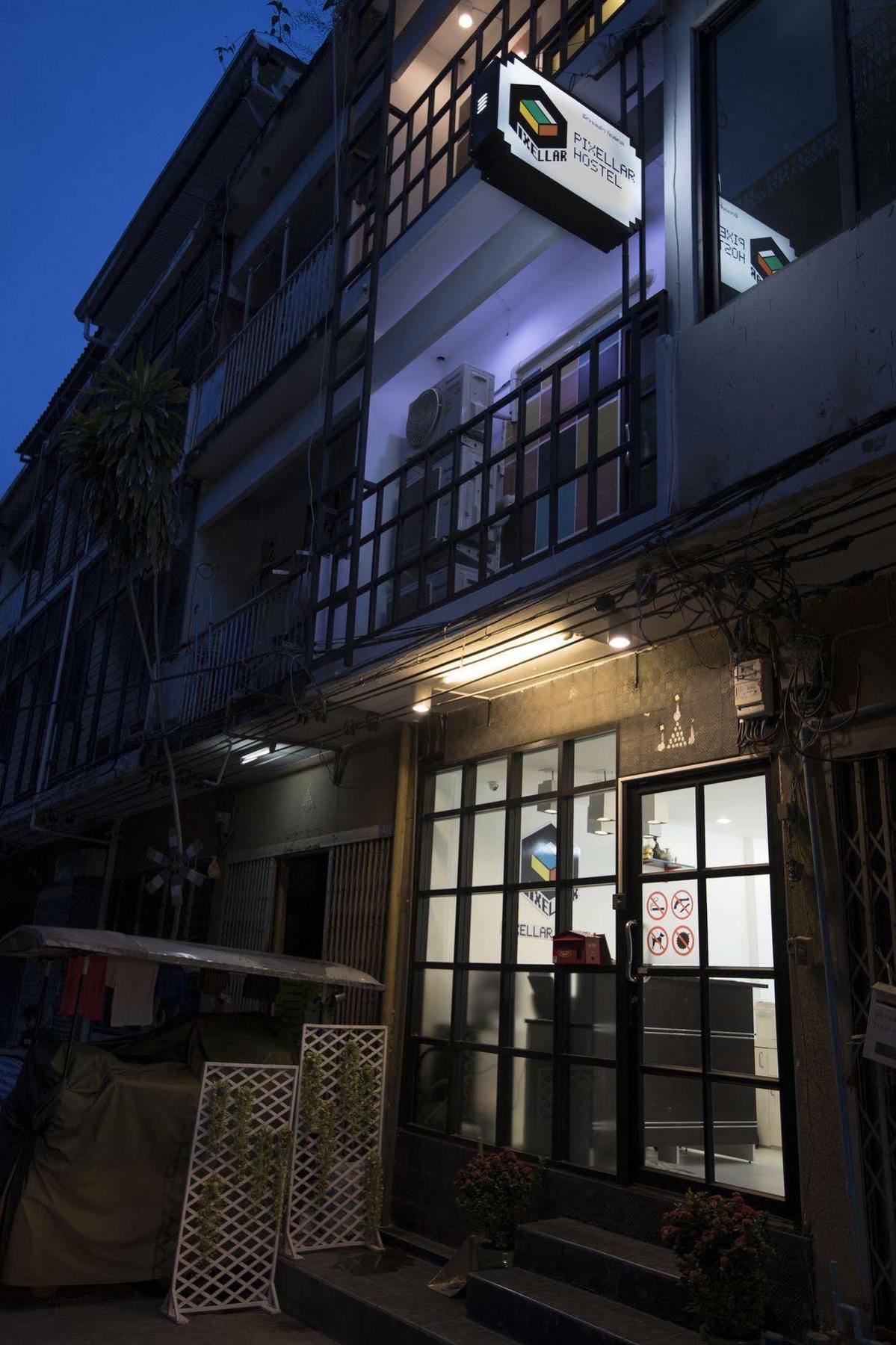 Pixellar Hostel Bangkok Exterior photo